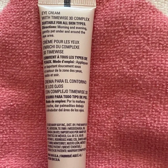 Mary Kay TimeWise Eye Cream - Soft Pink and Black - Picture 3 of 4